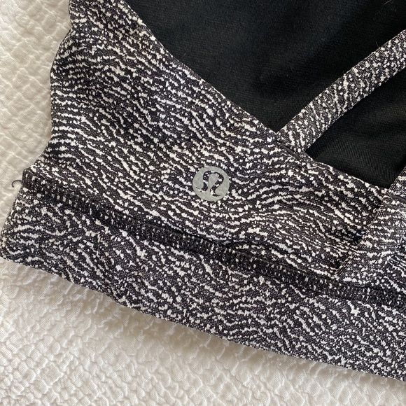 Lululemon Energy Sports Bra Size 6 - Picture 2 of 3